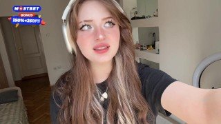 Big ass Tinder teen Egirl had her 1st NP and masturbates for you. FaceTime call